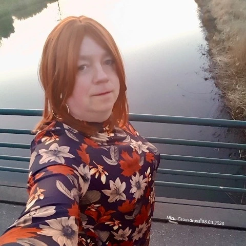 Nicki-Crossdress