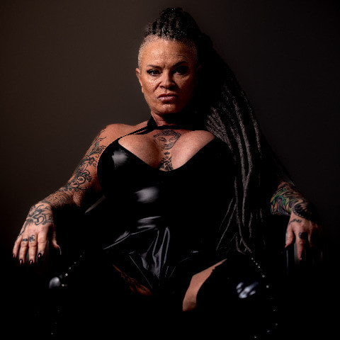 Domina Dark