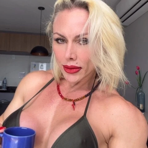 Blondegiantess