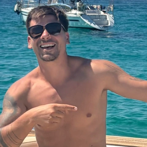 Roberto Anal first time