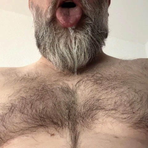 Beardedcummer